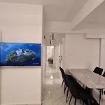 Apartment 3 Modern Close To The Beach! *