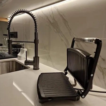 3 Modern Close To The Beach! דירה