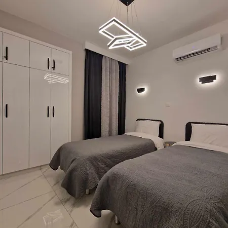 3 Modern Close To The Beach!