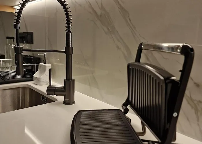 3 Modern Close To The Beach! Апартаменты