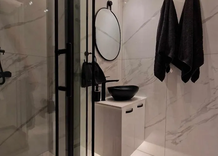 3 Modern Close To The Beach! Апартаменты