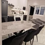 3 Modern Close To The Beach! דירה *