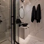 3 Modern Close To The Beach! דירה