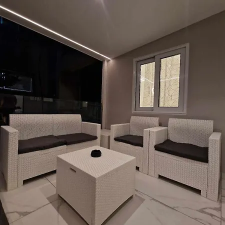 3 Modern Close To The Beach! דירה